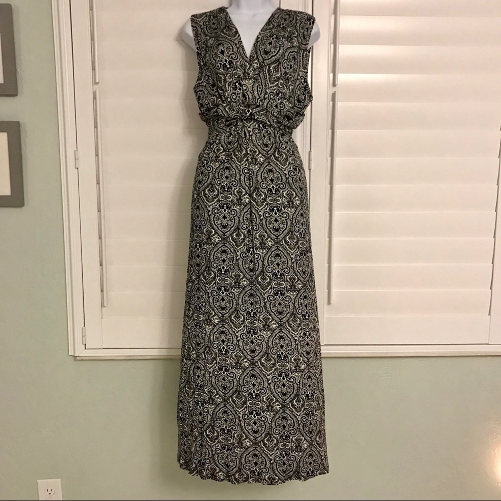 NWOT Sunny Girl v-neck, tie waist paisley dress XL
